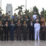 Sambut HUT Ke-80 TNI, Lanal Lampung Laksanakan Ziarah Nasional di TMP Tanjung Karang